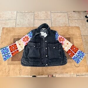 NWT DAVI & DANI Textured Gray Denim Jacket

LOT C